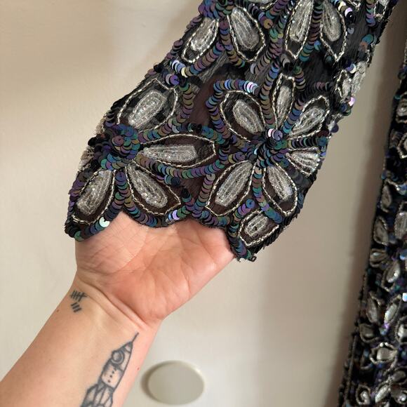 80s VINTAGE | Iridescent Black Sequined Beaded Floral V Neck Sheath Dress Large - Picture 5 of 8